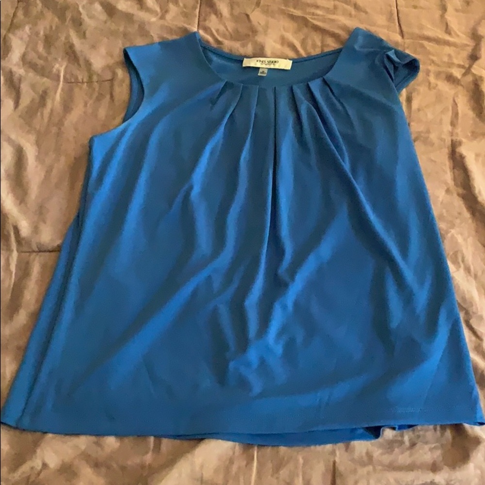 Sleeveless dress top